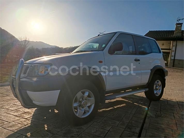 NISSAN Terrano 2.7 TDi Sport 3p