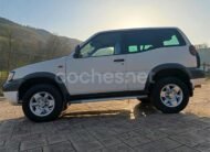 NISSAN Terrano 2.7 TDi Sport 3p